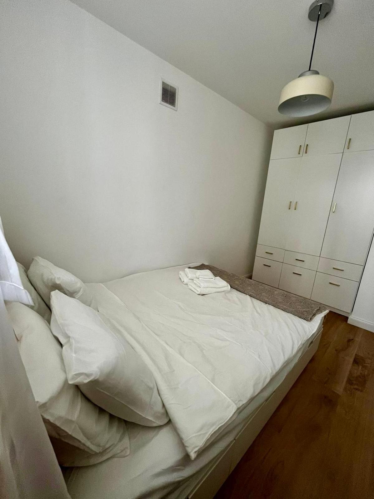ワルシャワApartament Mila - Muzeum Polinアパートメント エクステリア 写真